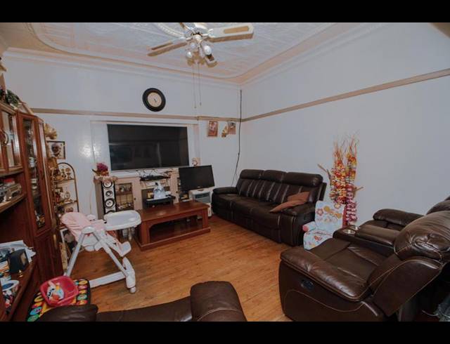 4 BEDROOM HOUSE FOR SALE IN BEZUIDENHOUT VALLEY